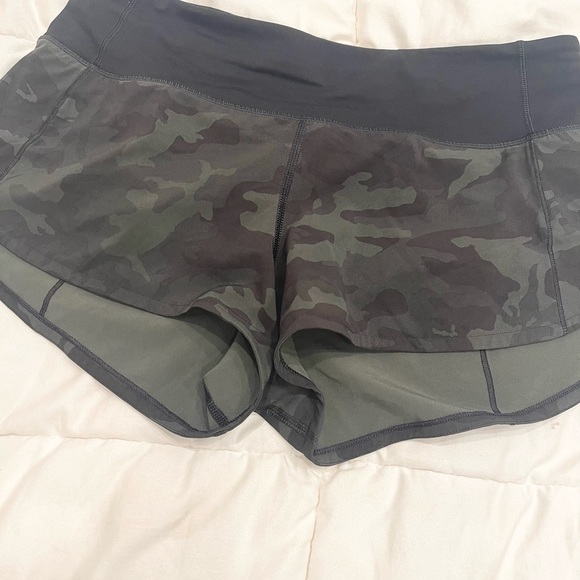 Lululemon SPEED UP SHORT *2.5" . Incognito Camo Multi Gator Green/Black . Size 6 - Picture 11 of 16